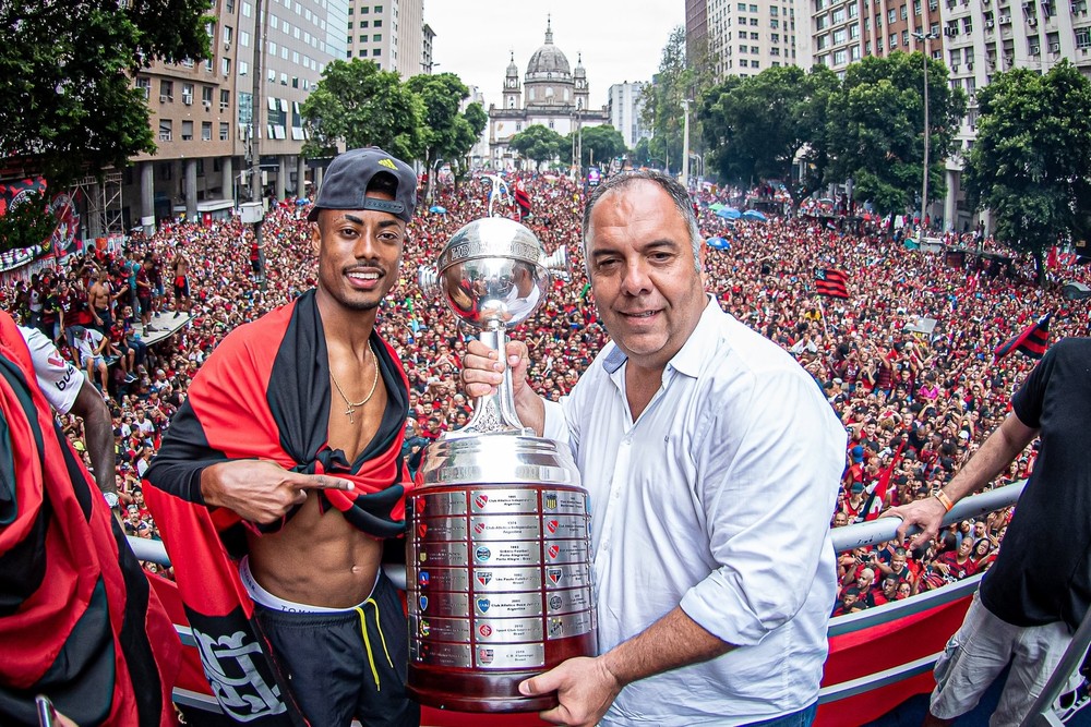 Bruno Henrique ri ao anunciar renovação: 'Em outro patamar'