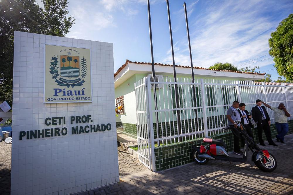 Rafael Fonteles entrega ampliação de Centro Educacional