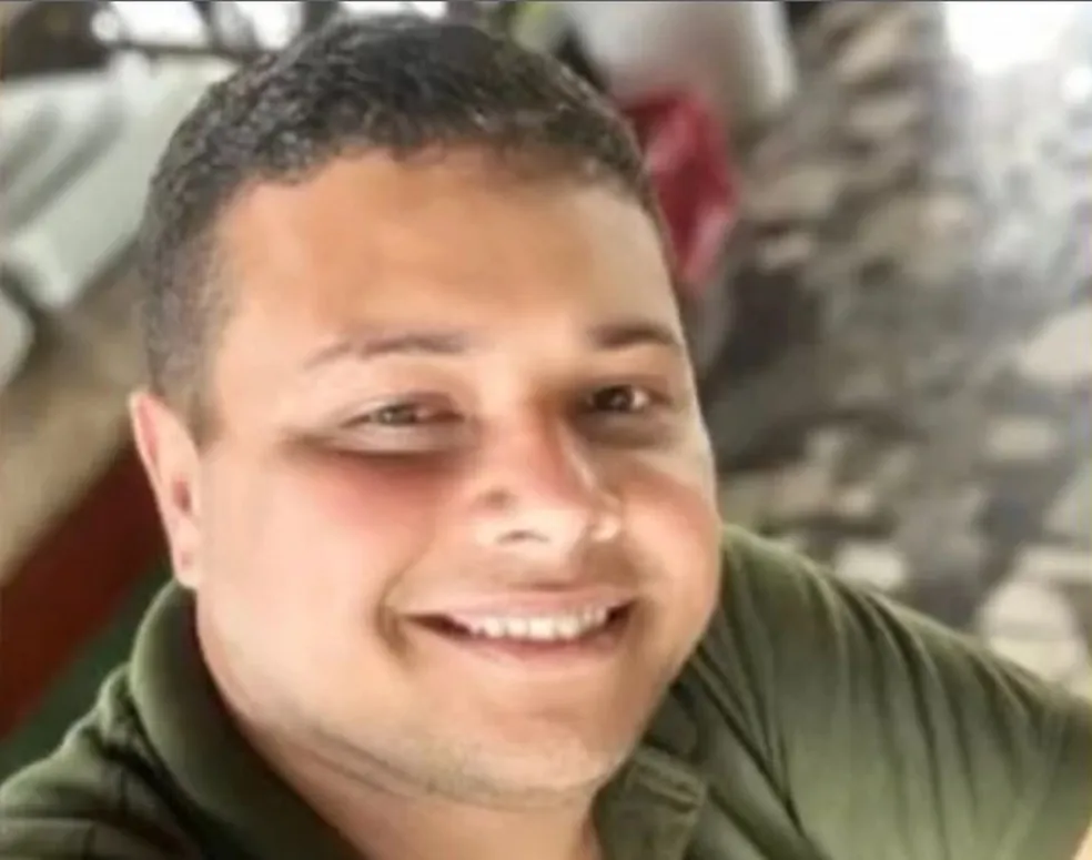 Empresário preso por espancar influencer com soco é solto com uso de tornozeleira