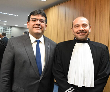 Rafael Fonteles cita “equilíbrio e imparcialidade” em posse de novo desembargador
