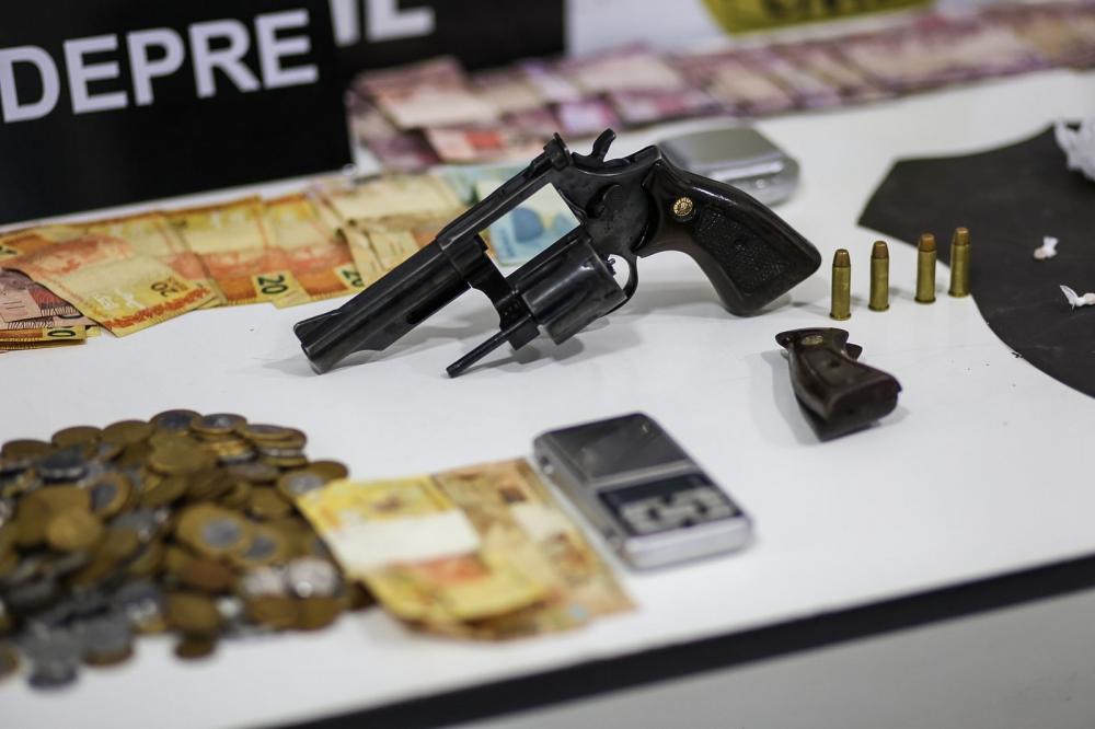 Depre prende líder e cumpre nove mandados de busca contra o tráfico