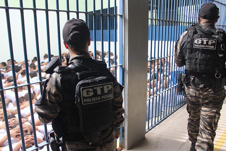 Secretaria de Justiça faz operação no Complexo Penal de Altos