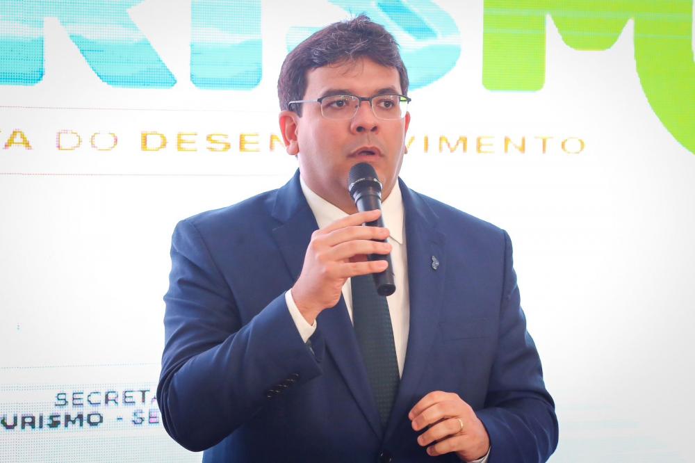 Rafael Fonteles assina decreto de bonificação para servidores da Educação