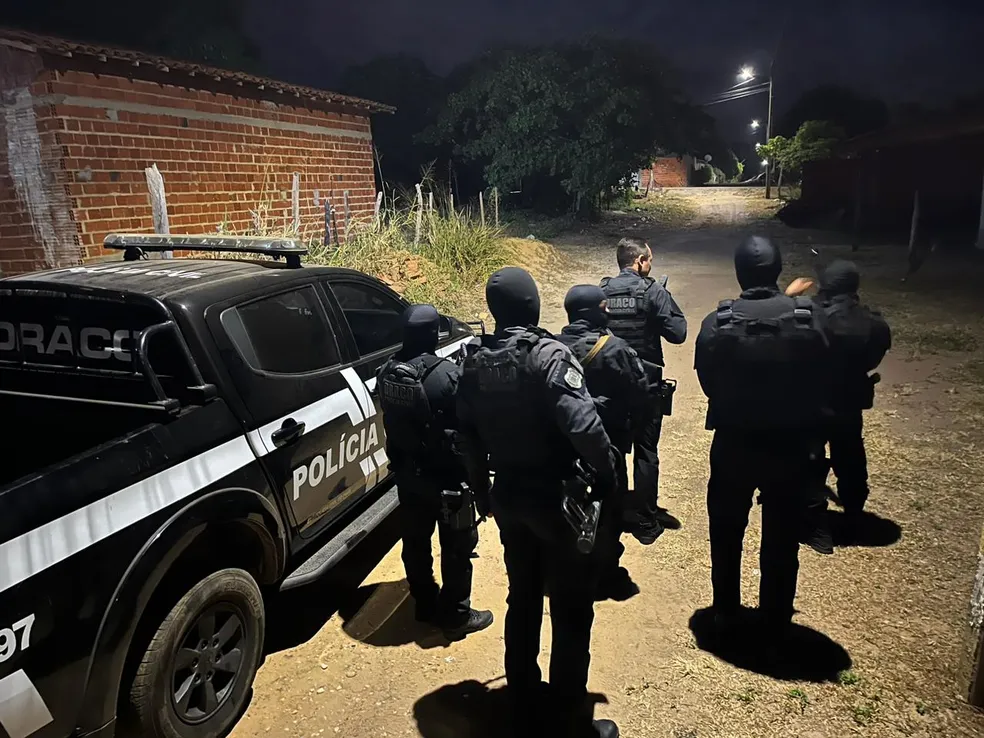 Suspeitos de integrar facção e cometer homicídios são presos em operação