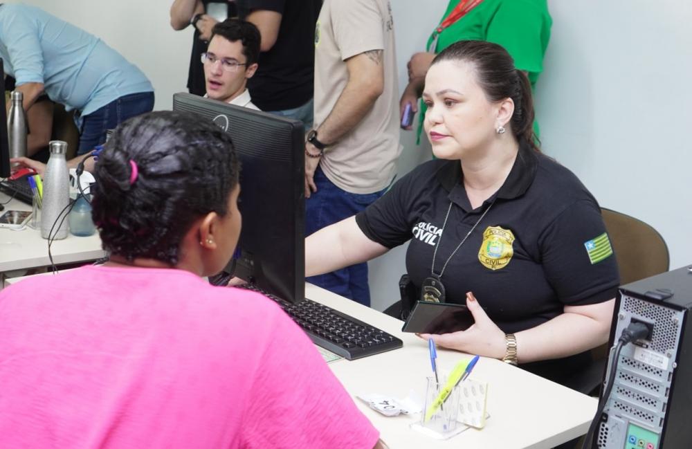 Polícia intima quase 600 pessoas para depor sobre roubo de celulares
