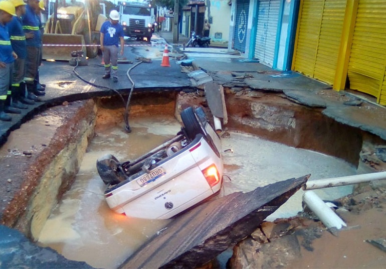 Obra em adutora é concluída e abastecimento começa a ser regularizado