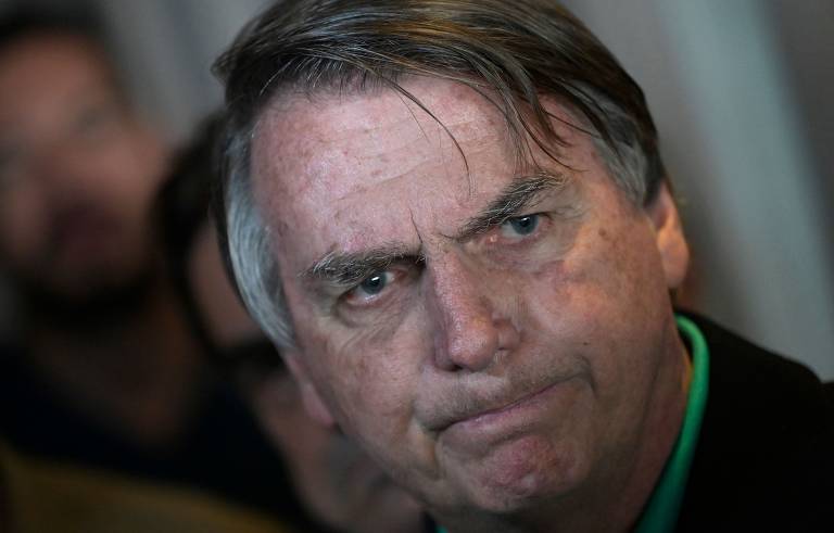 Bolsonaro completa 48 horas de silêncio nas redes