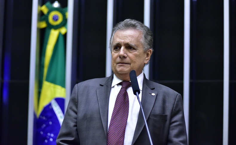 Projeto prevê multa para banco que fizer consignado sem autorização do beneficiário