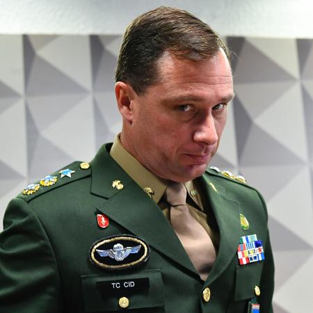 Tenente-coronel Mauro Cid aparece fardado para prestar depoimento na CPI de 8 de Janeiro | Imagem: Geraldo Magela/Agência Senado