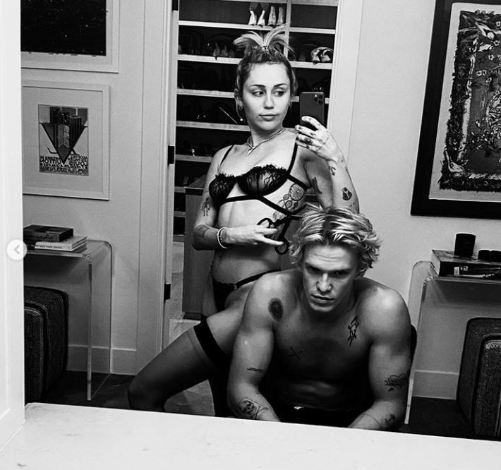 Cody Simpson e Miley Cyrus surgem juntos em clique ousadíssimo
