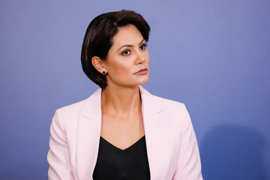 A ex-primeira-dama Michelle Bolsonaro em solenidade. — Foto: Isac Nóbrega/Agência O Globo