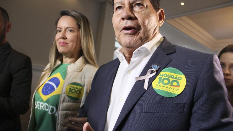Mulher de Mourão e filha de Villas Bôas recebem salários de associação vinculada ao Exército