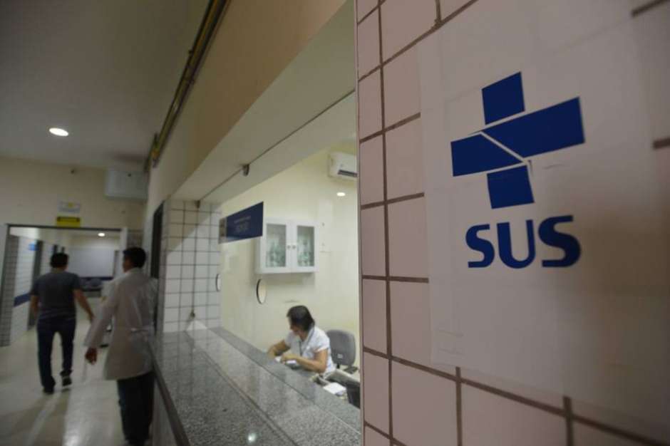  Bolsonaro quer facilitar medicamentos sem licença sanitária