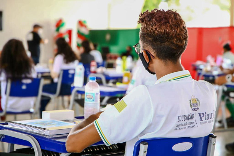 Governo premiará servidores e alunos com melhor desempenho