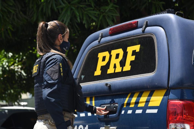 Cabo do Corpo de Bombeiros é preso pela PRF com 2kg de cocaína