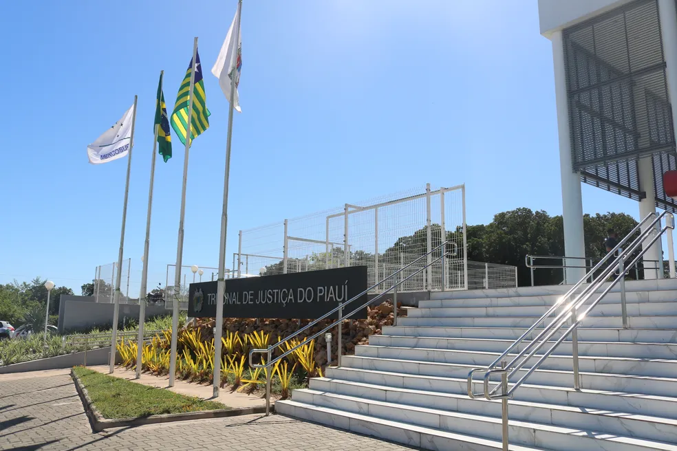 Nova linha de ônibus passa pelo Tribunal de Justiça; operação começa nesta segunda (9)