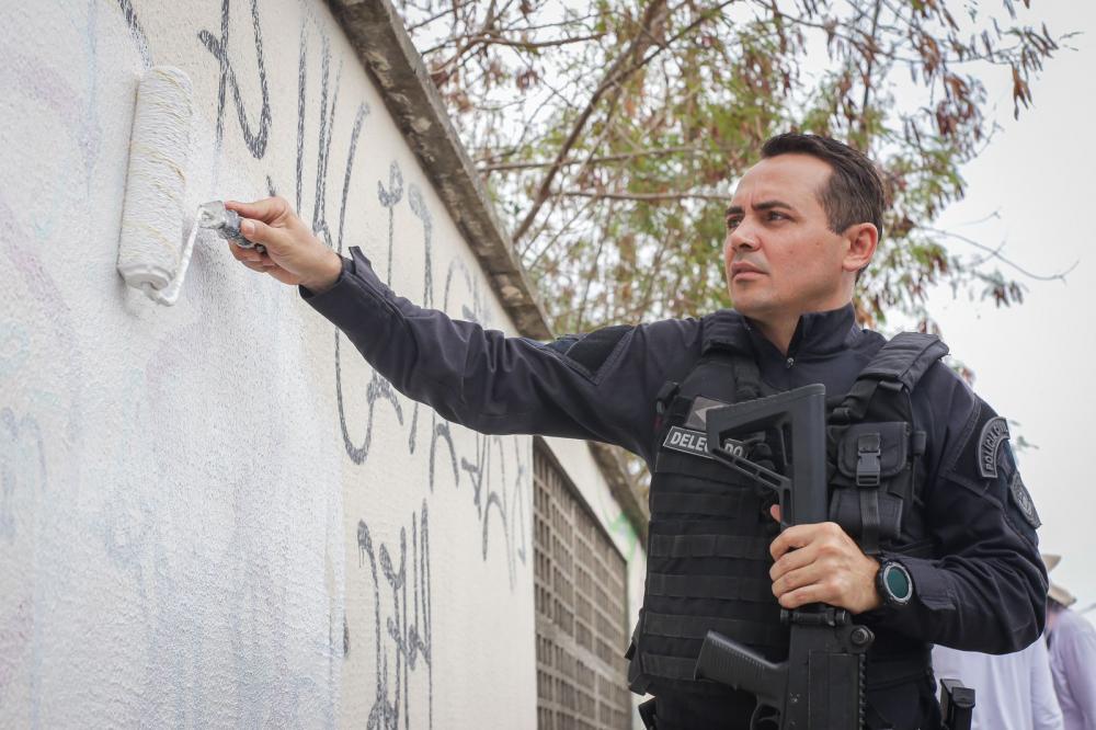 DRACO remove pichações do PCC nos muros da UFPI após operação