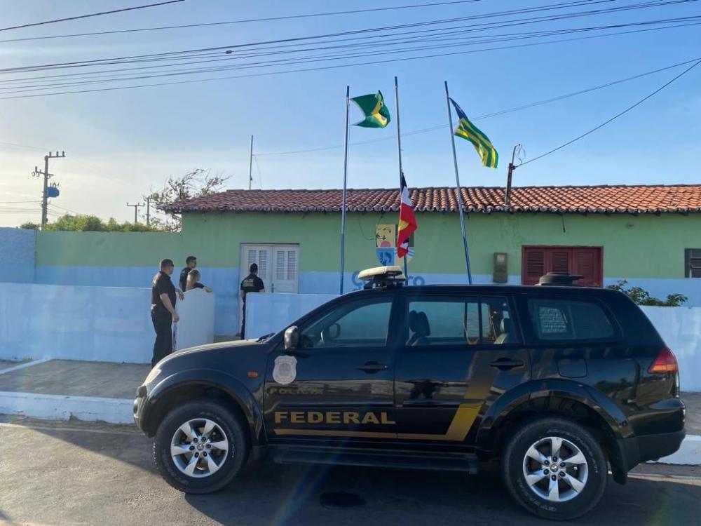 Polícia Federal deflagra operação e cumpre mandados na Prefeitura de Cajueiro da Praia