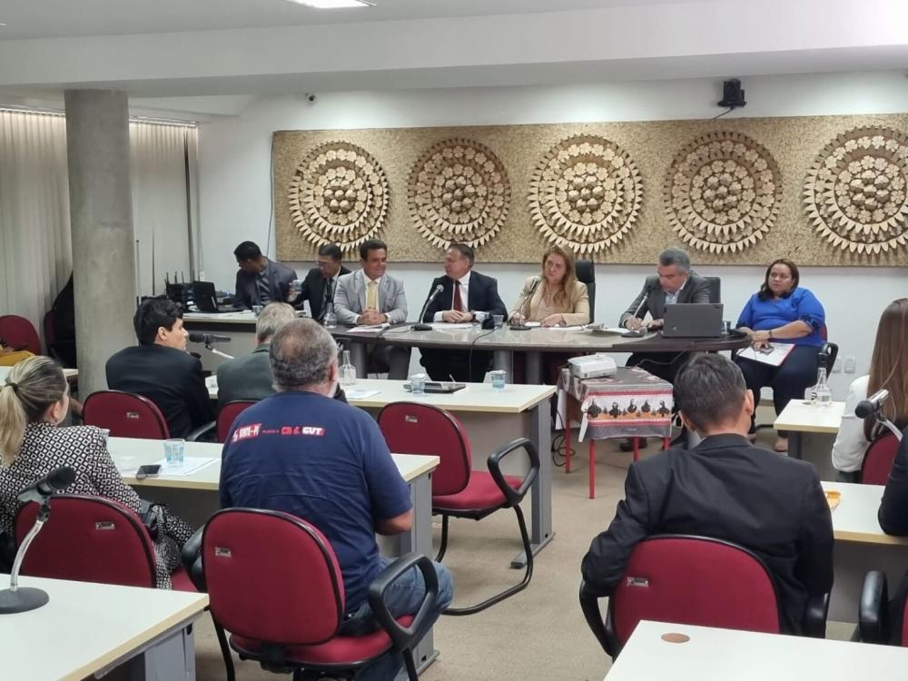 Alepi debate Orçamento 2024 e servidores reivindicam reajuste