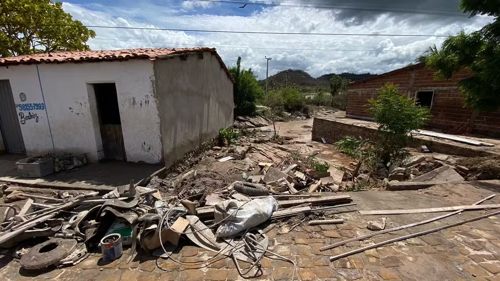 Após forte chuva, barragem rompe e água atinge comunidades em Assunção do Piauí — Foto: Divulgação/Defesa Civil Estadual