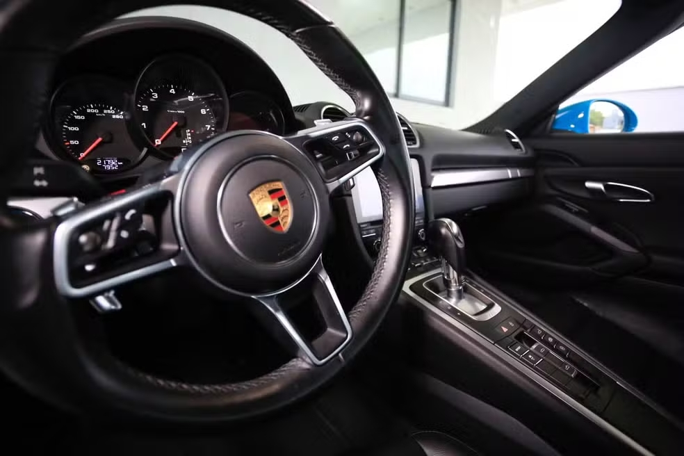 Polícia apreende Porsche com suspeitos de integrar facções e divulgar jogos de azar