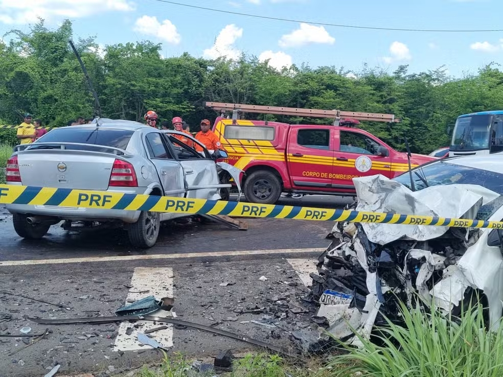 Grave acidente envolvendo dois veículos deixa homem morto em frente ao Parque de Exposições