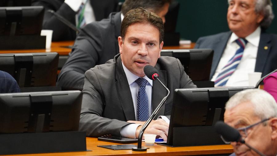 PF faz buscas contra ex-chefe da Abin para apurar uso de programa espião