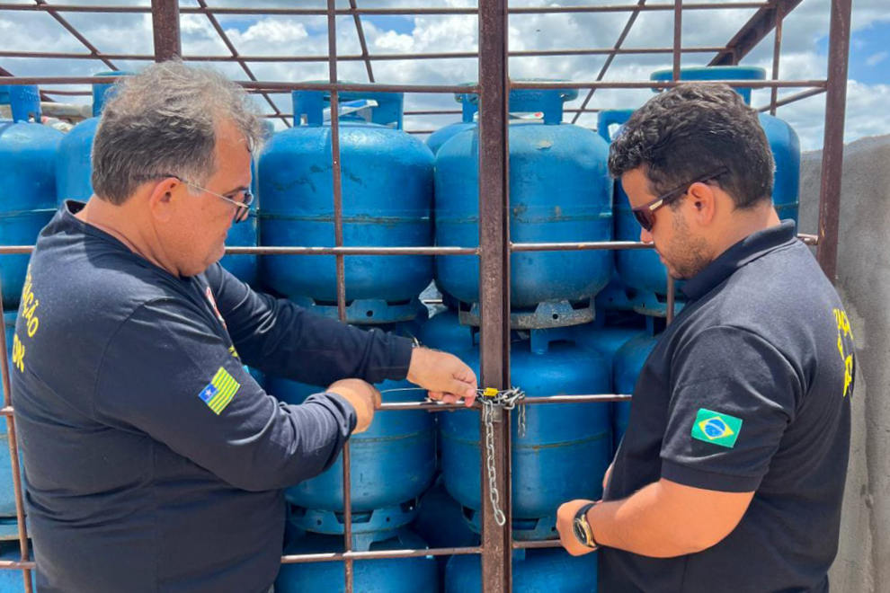Procon apreende 620 botijões de gás irregulares em cidades no Piauí