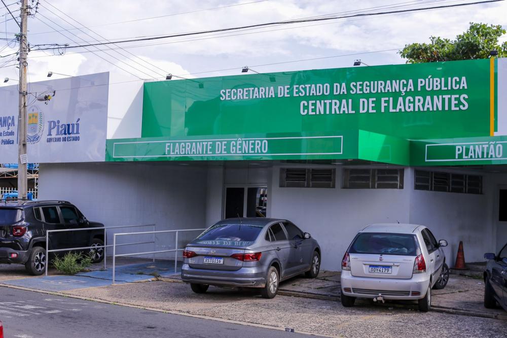 Criança de 11 anos é apreendida com arma de fogo em escola em Teresina