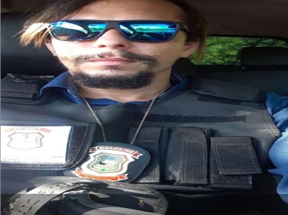 Suspeito de se passar por delegado é preso com distintivo, arma e colete 