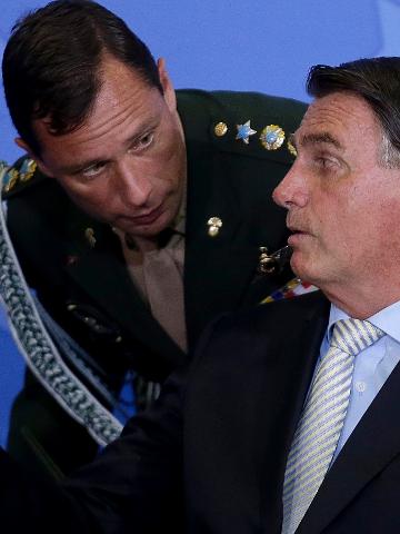 PF indicia Bolsonaro, Cid e mais 15 por fraude em cartão de vacinas