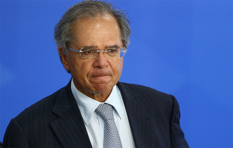 Paulo Guedes defende dólar alto: 'doméstica estava indo para Disney'