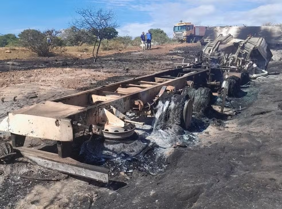 Caminhão explode e jovens morrem carbonizados no Sul do Piauí