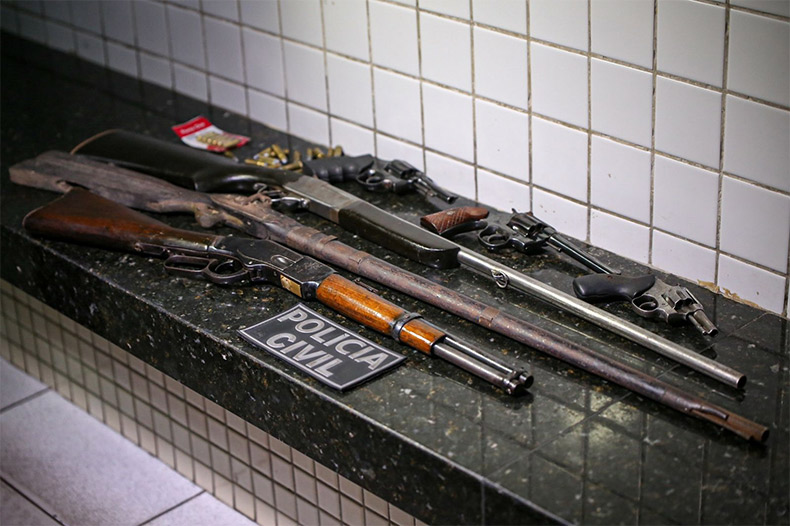 Ex-policial civil é preso suspeito de comércio ilegal de arma de fogo