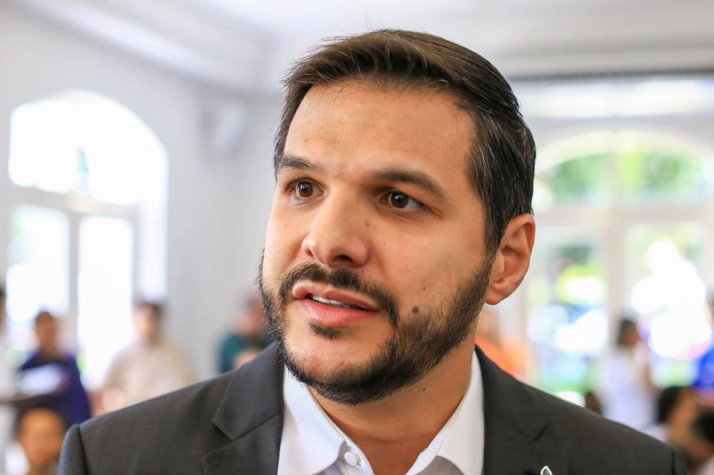 Secretário Washington Bandeira proíbe atividades partidárias nas escolas