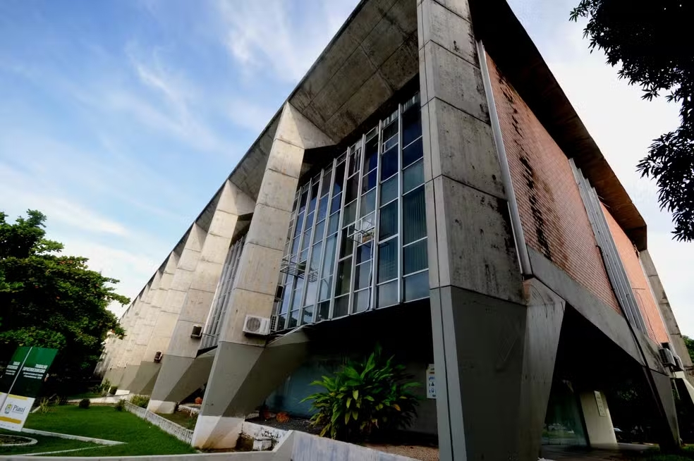 Governo do PI anuncia reajuste para servidores e fim do corte para comissionados