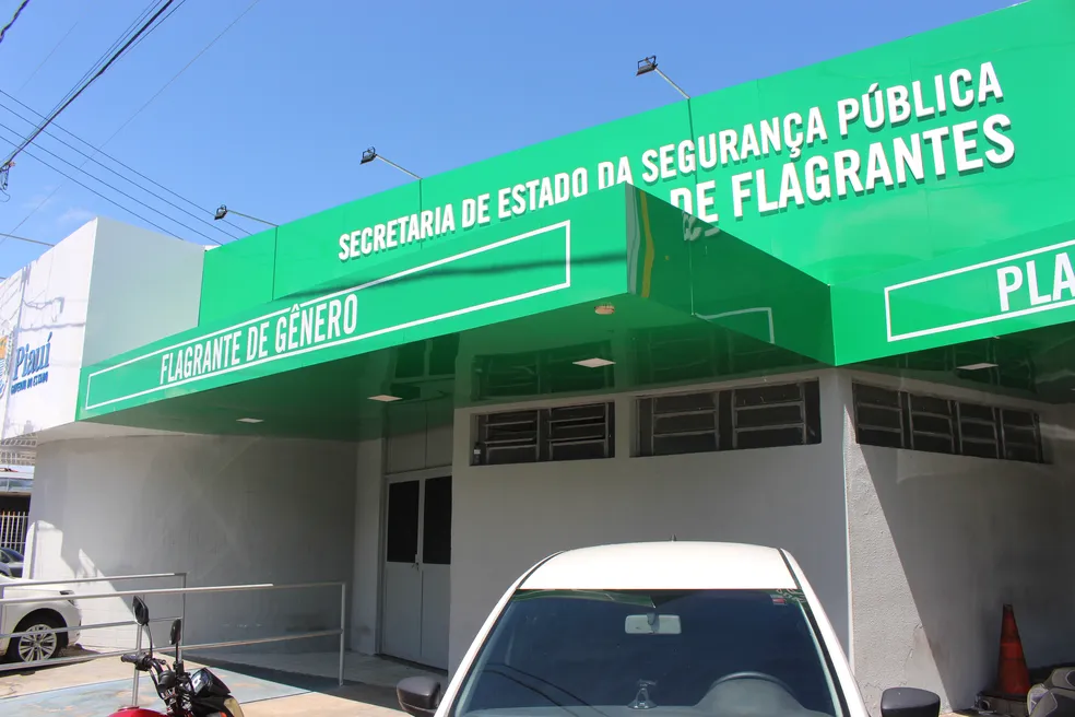 Suspeito de filmar mulheres em banheiro de supermercado é preso em Teresina