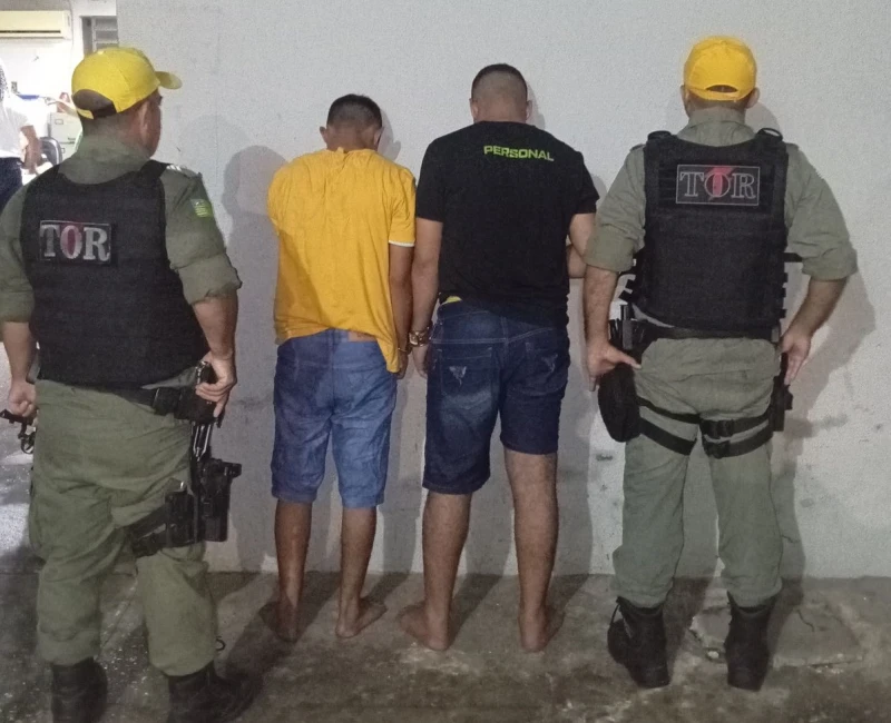 Em blitz, polícia prende dupla suspeita de assaltos em Teresina