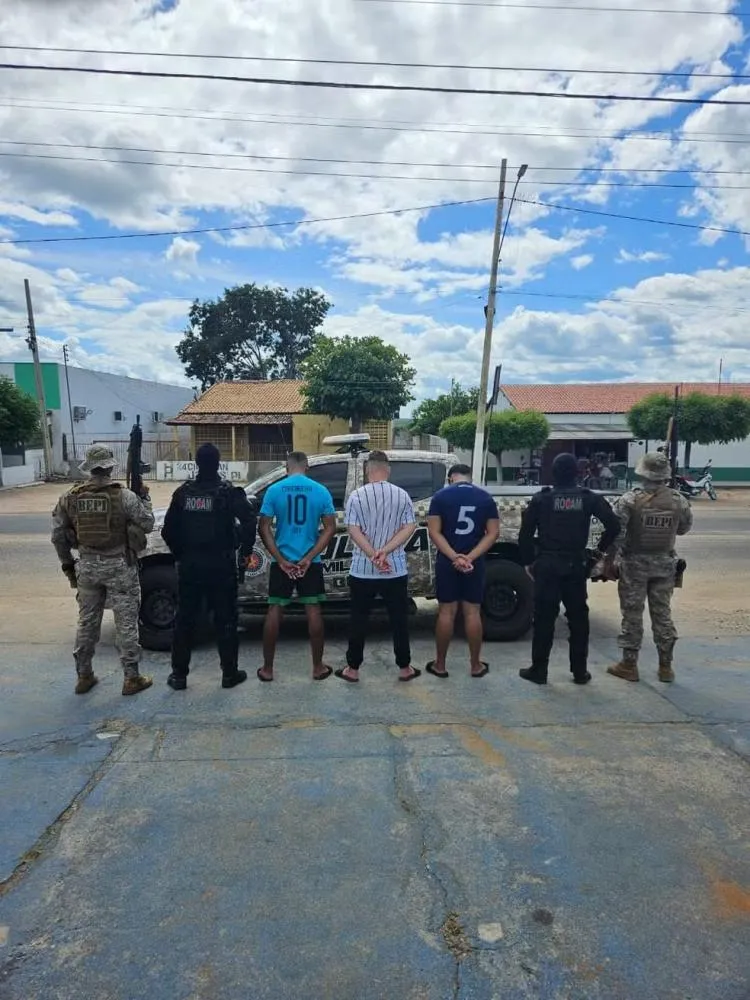 Adolescente apreendido e dois homens presos são suspeitos de estuprarem duas mulheres