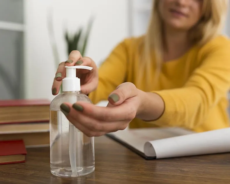 Venda de álcool 70 é proibida a partir de terça; Conselho de Química orienta população