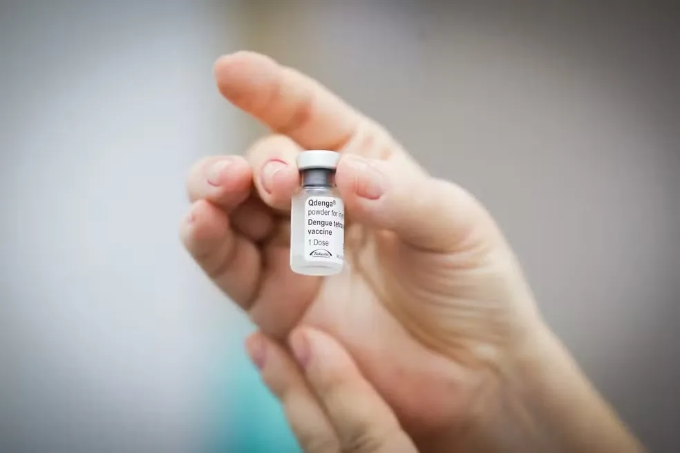 Dose de vacina contra a dengue — Foto: Walterson Rosa/MS