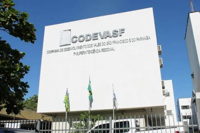 Poços, apicultura e obras em estradas beneficiam o sul do Piauí