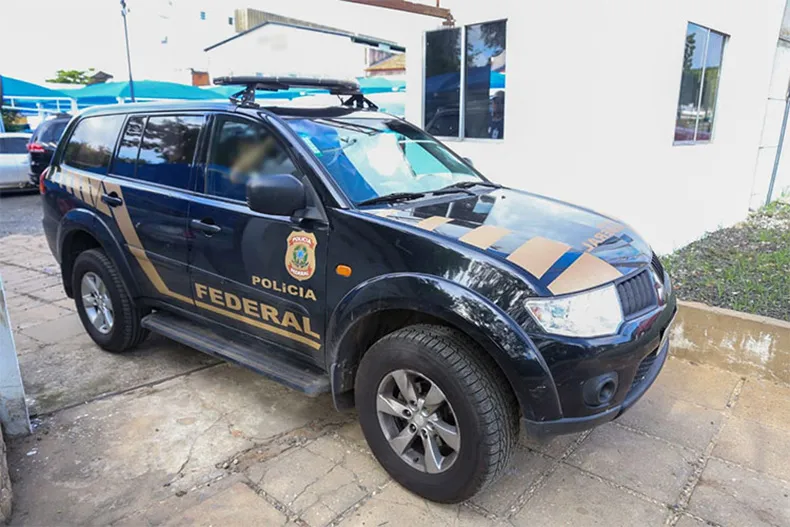 Preso pela PF por crimes sexuais, homem usava o filho para atrair vítimas