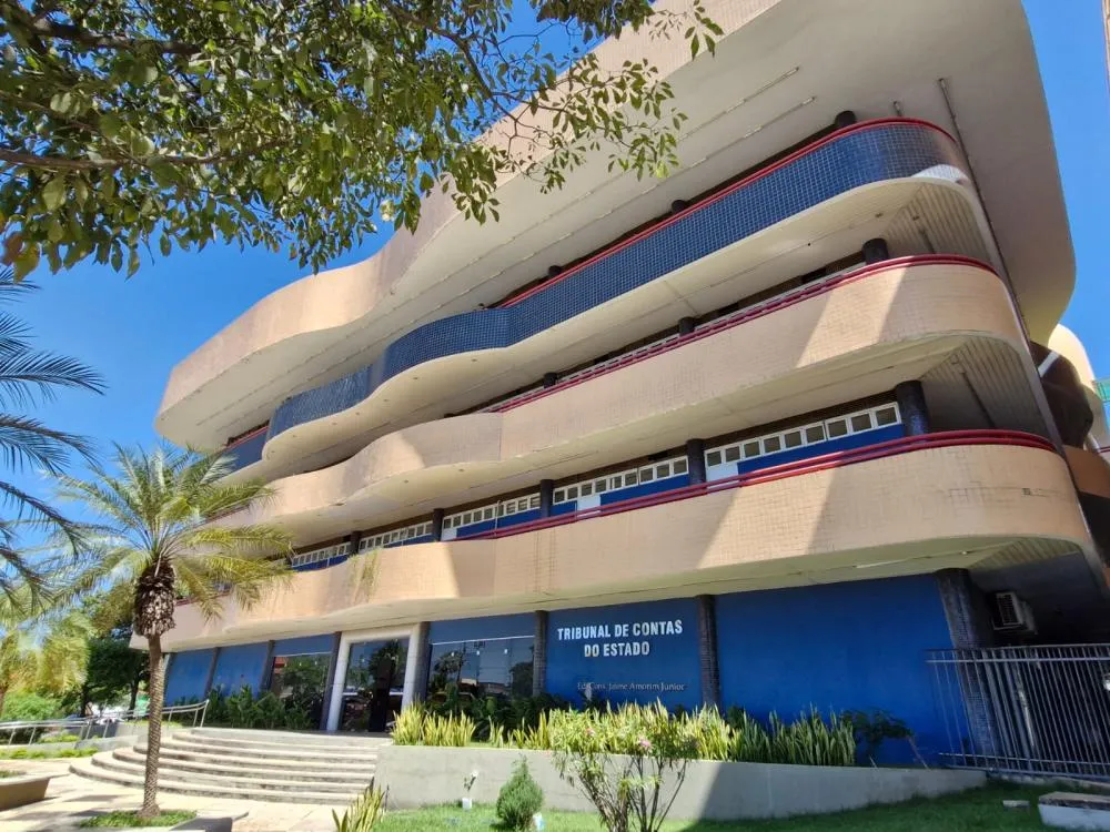TCE notifica 132 prefeituras por gastos excessivos com pessoal