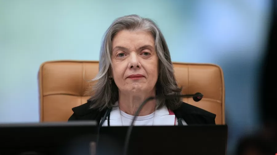 Cármen Lúcia assume o TSE mantendo ofensiva às fake news de olho nas eleições