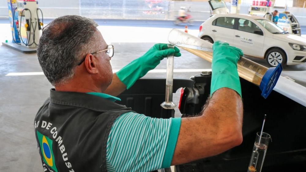 Procon flagra 10 postos de combustíveis com irregularidades em Teresina