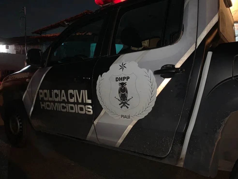 Polícia apura possível homicídio após vestígios de sangue em casa abandonada em Teresina