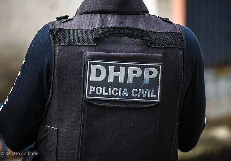 Homem é preso suspeito de matar esposa e simular que ela sofreu parada cardíaca