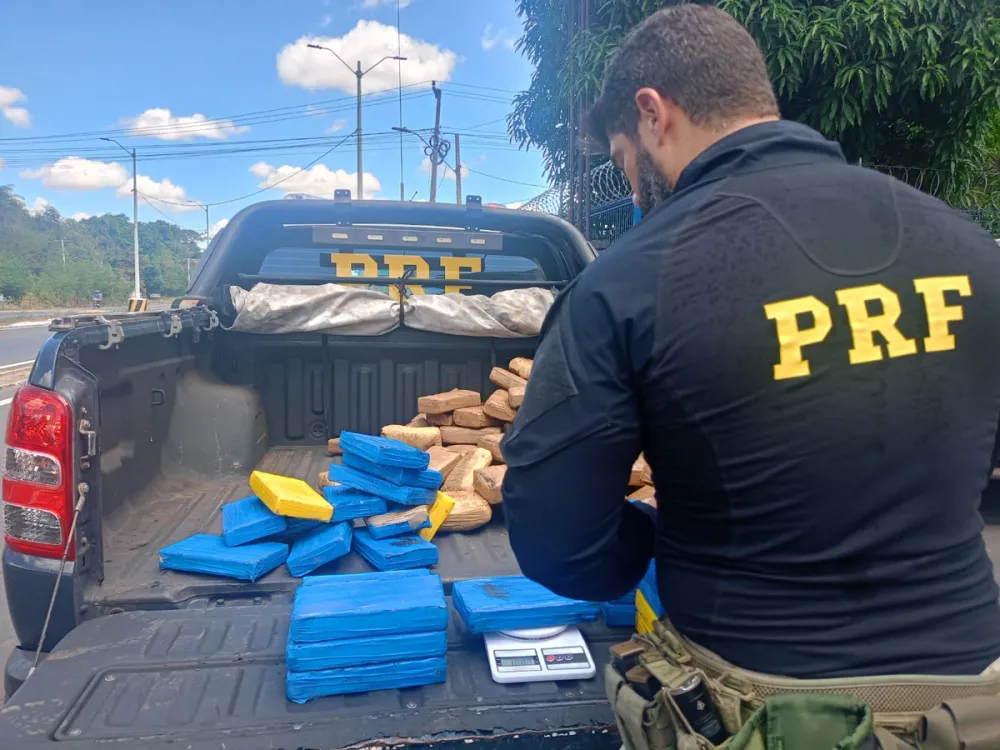 PRF apreende 55 tabletes de skunk e 29 de cocaína em Teresina