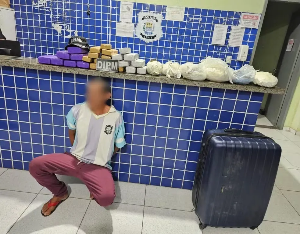 Preso suspeito de transportar 25 kg de maconha e ‘supermaconha’ no Piauí — Foto: Divulgação/PMPI